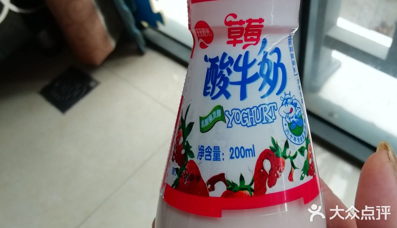 阳光鲜奶草莓酸牛奶有产品类型巴杀菌热处理风味酸