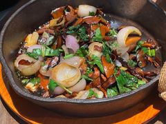 黑松露牛肝菌焖牛蛙-云海肴云南菜(浦江欢乐颂店)