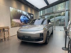 -理想汽车(世纪汇店)