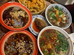 -爆炸头阿姨小四川正宗川味小吃(无任何分店)