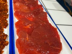 手切鲜牛肉-喜悦小串丹东小黄牛海鲜烧烤大排档(民主广场店)