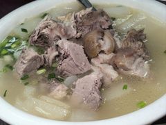 萝卜炖肘子-荣生萝卜汤饭店
