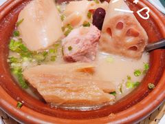 招牌筒骨藕汤-在莲野·湖北民间菜·头牌松滋鸡(光谷步行街店)