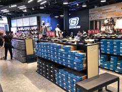 店内环境-SKECHERS 斯凯奇(上海国际时尚中心店)