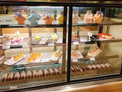 面包甜点陈列柜-芭菲盛宴·环球美食(袁家岗店)