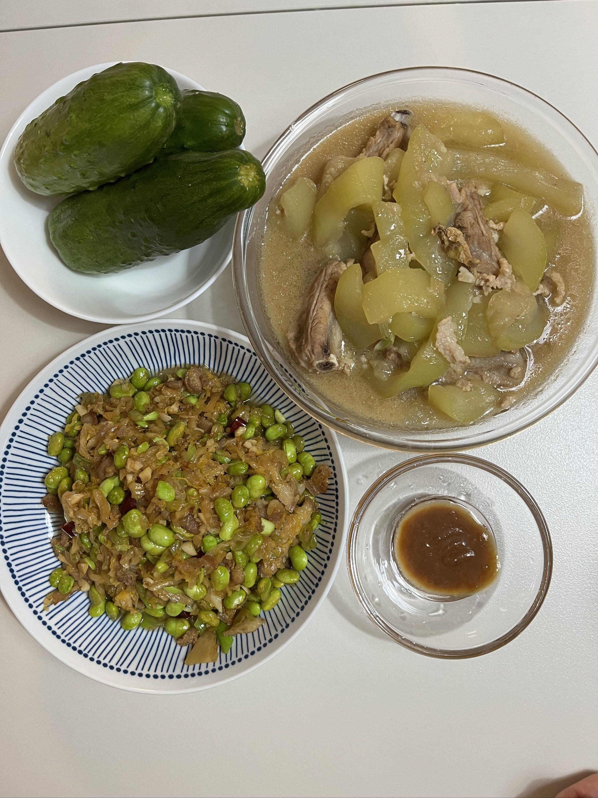 一家三口晚餐