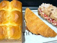 -HOT CRUSH趁热集合·现烤面包(上海环球港店)