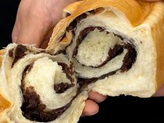 -红宝石·鲜奶小方·海派西点房(南丹店)