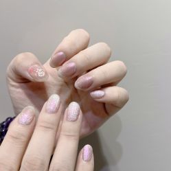 -花岐款式专研健康美甲沙龙