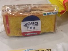 -全家便利店(洛川东路店)