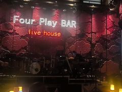 -FOUR PLAY BAR