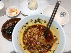 -李与白包子铺(桐梓林店)