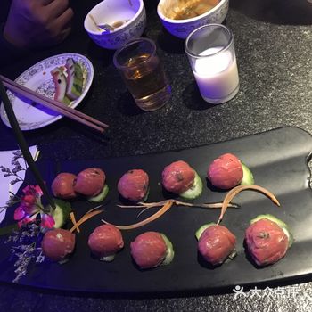 味道很赞的一家！生意也很火爆。不比海底捞差哦！