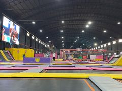 -嘿哟动霸CHUA·新潮玩运动娱乐中心·蹦床滑冰团建乐园