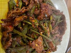 干辣椒炒牛肉-木兰饭店(市府大路店)