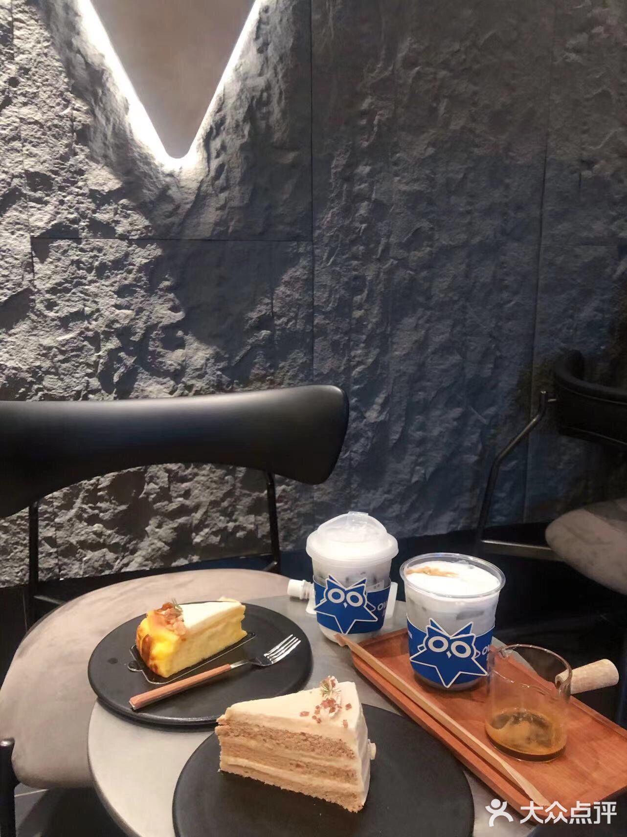 右滑看体育西超人气新店猫头星椰子咖啡探店照哈哈！