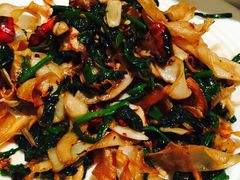 烤蘑菇炒菠菜-京尊烤鸭店JINGZUN(春秀路店)