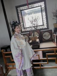 -一揽芳华汉服旗袍体验馆(拙政园店)