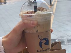 圣诞姜饼人拿铁-瑞幸咖啡(Lab·华强电子世界店)