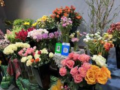 -何兮花店·气球派对鲜花店(马桥银春路万科城店)