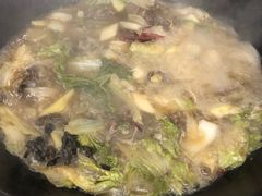 牛排铁锅炖-粘豆包柴火铁锅炖