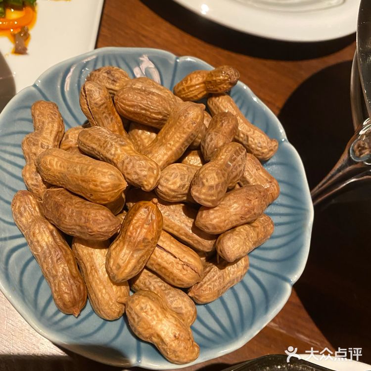 味道中规中矩，单点一个炒花蟹，两支酒，价格清新脱俗