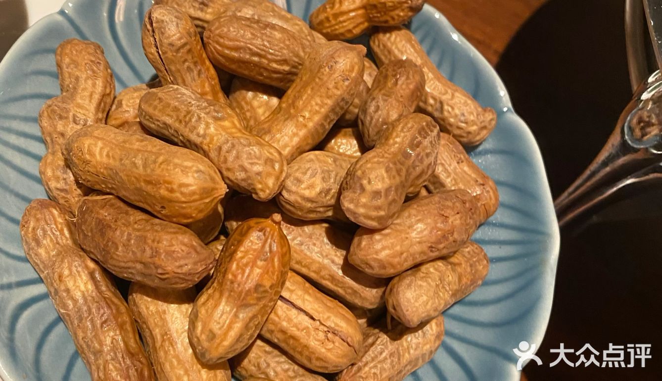 味道中规中矩，单点一个炒花蟹，两支酒，价格清新脱俗