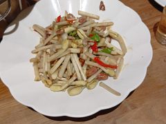 花生芽-头上红煨盐鸡·非遗院子餐厅