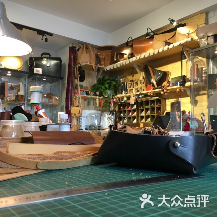 our custom手工皮艺皮具工作室