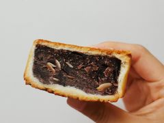 瓜仁豆沙月饼-钓鱼台国宾馆