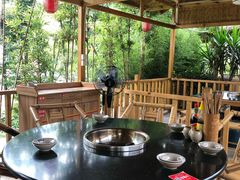 -茅草房·河畔园林火锅