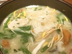 -银米·云南传统过桥米线(双廊黑金冠店)