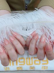 -进巍美甲美睫店