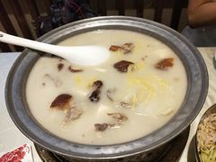 -依江春水烤鸭店