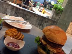 -HIGH FIVE哈福手工汉堡(桂林路店)