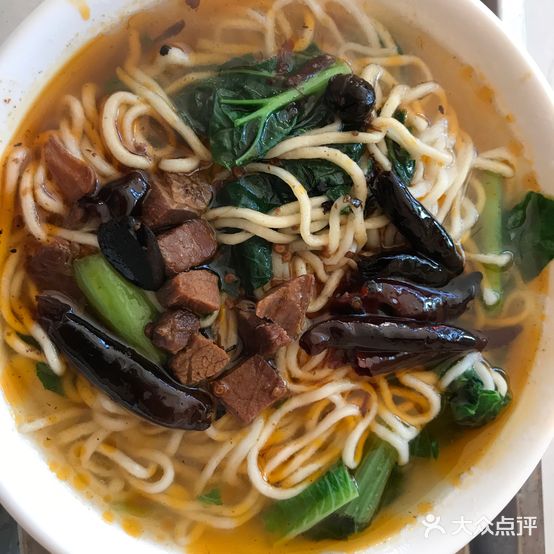 燕新路小胡子皖正宗牛肉板面