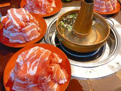 涮肉-洞庭洲·防空洞火锅·烧烤·铜锅涮肉(新百广场店)
