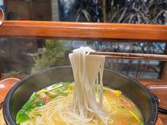 -银米·云南传统过桥米线(双廊黑金冠店)
