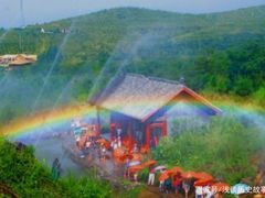 -雪山彩虹谷景区