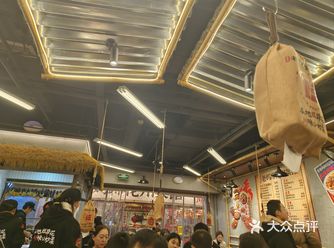 喜欢吃蹄花的一定不要错过这家店，就开在马路的旁边