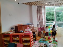 -上海青草地幼儿园