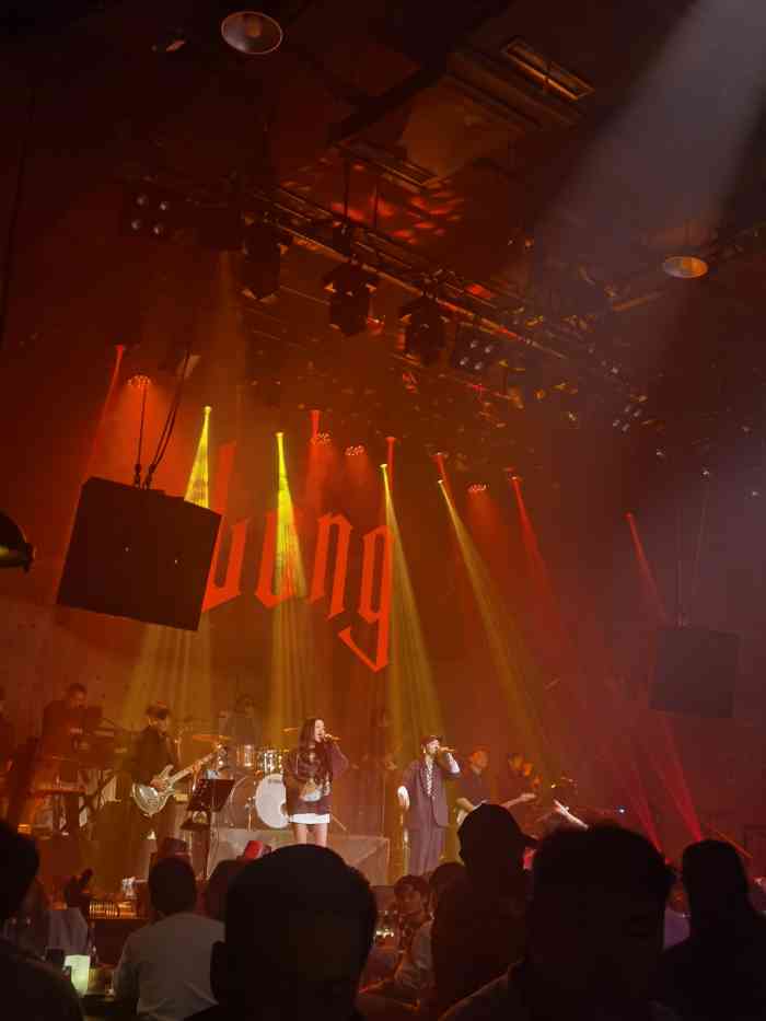 十分好评乐队非常nice去过龙三次第一次因为楼下有垃圾也不知道他们是