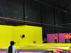 -嘿哟动霸CHUA·新潮玩运动娱乐中心·蹦床滑冰团建乐园