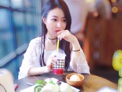 -莓园冰淇淋店