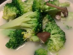 鸡纵菌烩西兰花-赠李白·如诗的川味(余杭万达广场店)