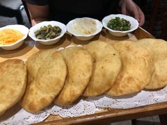 特色油馍-和院老火锅铜锅烧烤海鲜(朱雀大街店)
