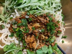 招牌传统麻辣面-聚合鑫东北熏酱熟食麻辣面(长阳店)