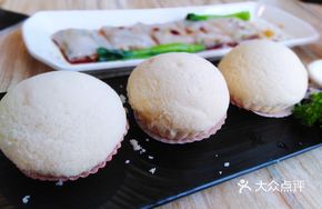 Flowing Yolk Steamed Bun