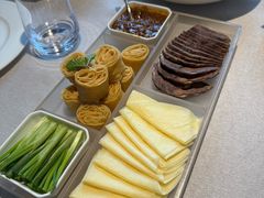 老北京煎饼卷酱肉-四季民福烤鸭店(外滩外白渡桥店)