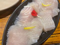 -老牌坊云南鱼豆花火锅(爱建店)